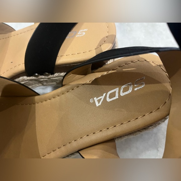 Soda Sandal Platforms - Picture 2 of 6